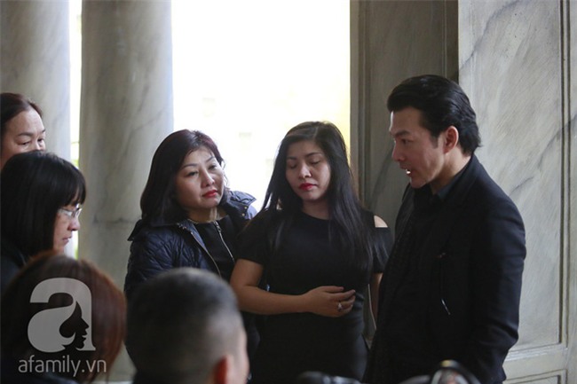 Trần Bảo Sơn đến viếng đám tang của bố vợ cũ - Ảnh 2.
