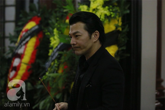 Trần Bảo Sơn đến viếng đám tang của bố vợ cũ - Ảnh 3.