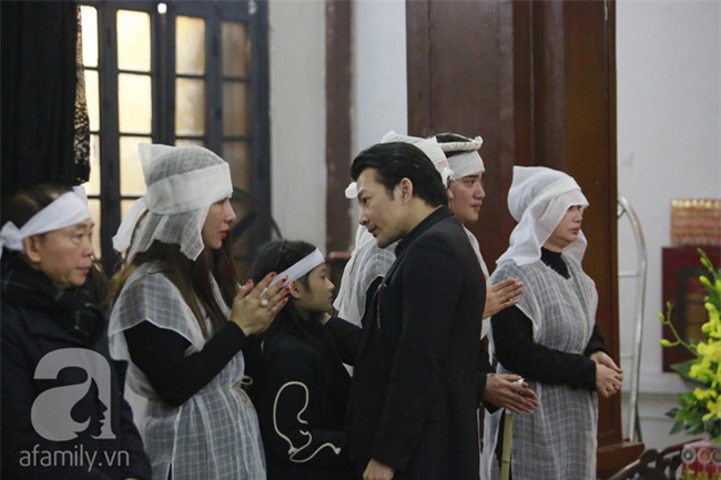 Trần Bảo Sơn đến viếng đám tang của bố vợ cũ - Ảnh 4.