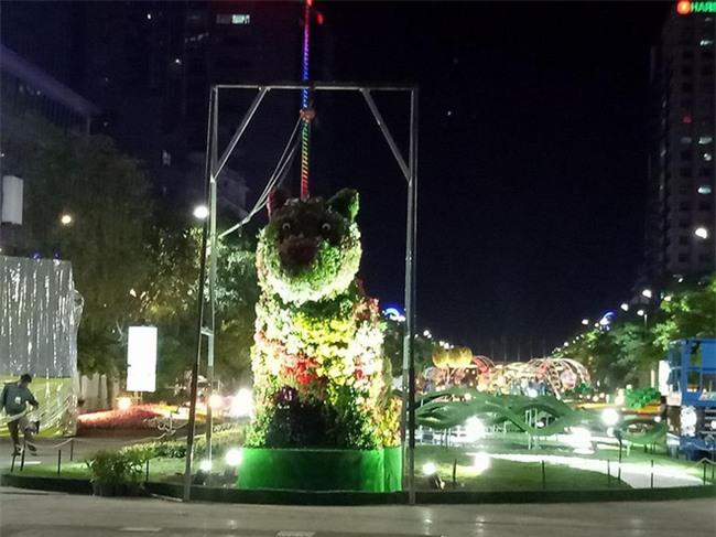 Sở hữu khuôn mặt buồn rười rượi, chú chó khiến nhiều người bật cười trong ngày giáp Tết - Ảnh 5.