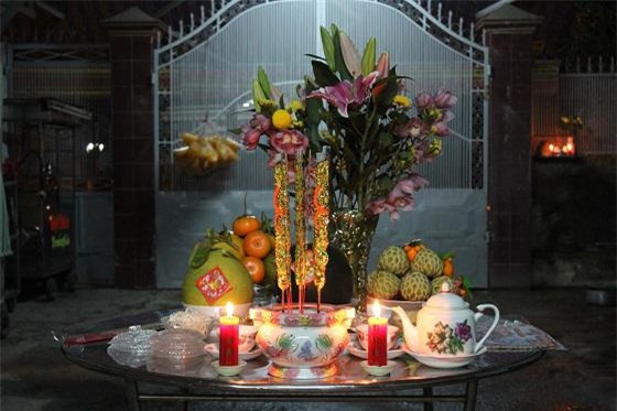 cung giao thua nen cung trong nha hay ngoai troi truoc, day la cau tra loi chinh xac nhat - 1