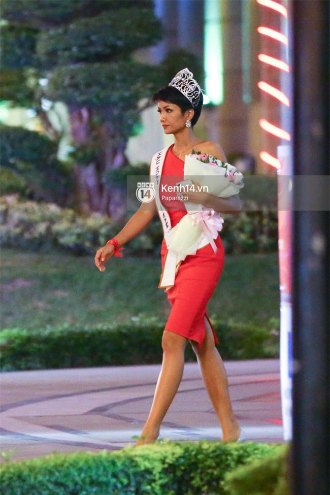 Từ sau khi đăng quang, Hoa hậu HHen Niê rất chăm chỉ thay đổi phong cách thời trang - Ảnh 10.
