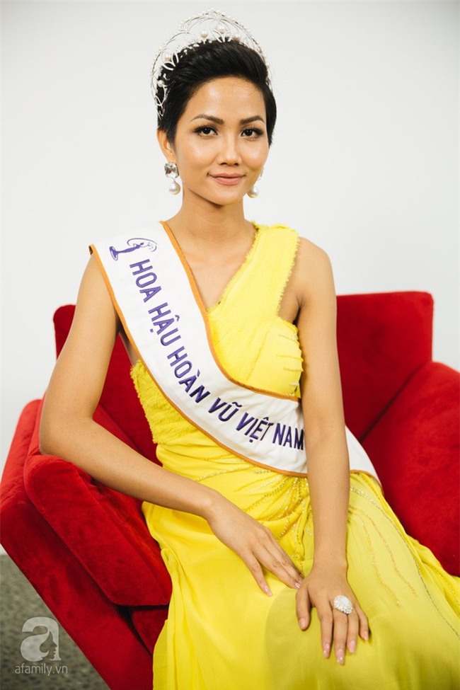 Từ sau khi đăng quang, Hoa hậu HHen Niê rất chăm chỉ thay đổi phong cách thời trang - Ảnh 12.