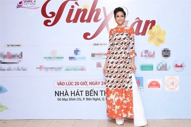 Từ sau khi đăng quang, Hoa hậu HHen Niê rất chăm chỉ thay đổi phong cách thời trang - Ảnh 17.