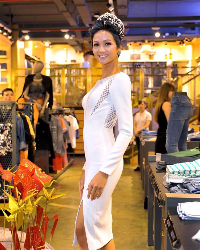 Từ sau khi đăng quang, Hoa hậu HHen Niê rất chăm chỉ thay đổi phong cách thời trang - Ảnh 9.
