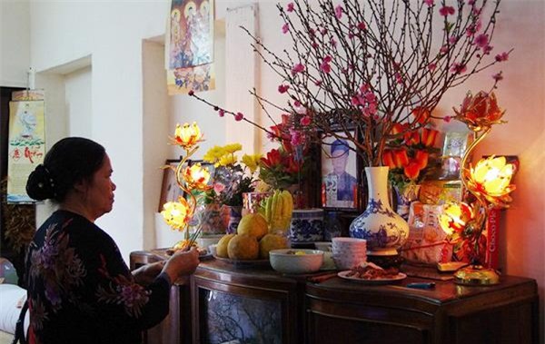 nhung loai hoa kieng ky cam tren ban tho ngay tet, thom va dep den may cung khong dung - 1