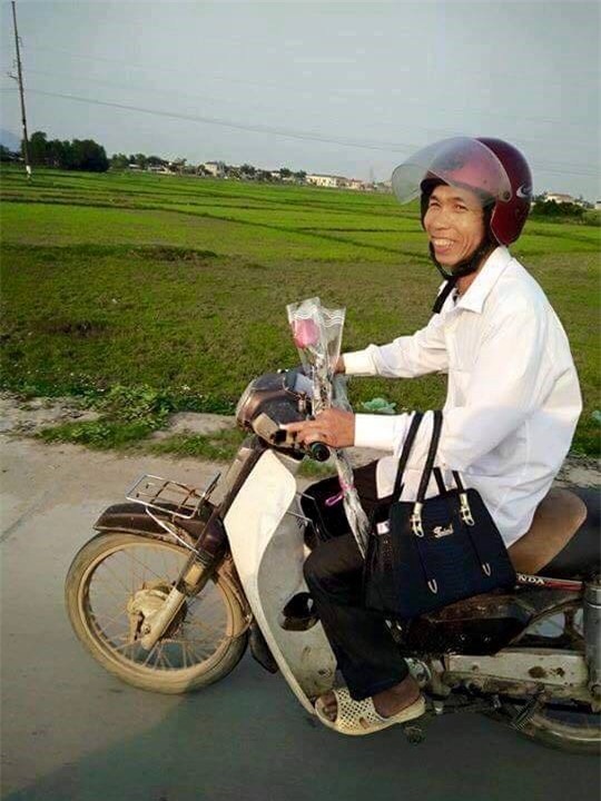 Bức ảnh chở một nhành hoa gây sốt ngày lễ Tình nhân