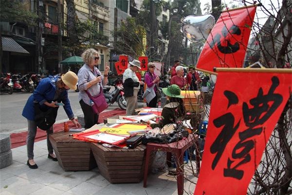 ha noi ngay 29 tet: noi tap nap ke den nguoi di, noi vang ve diu hiu den la thuong - 10