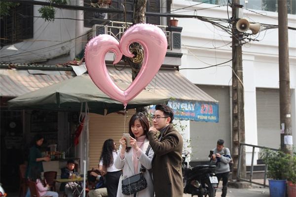 ha noi ngay 29 tet: noi tap nap ke den nguoi di, noi vang ve diu hiu den la thuong - 11