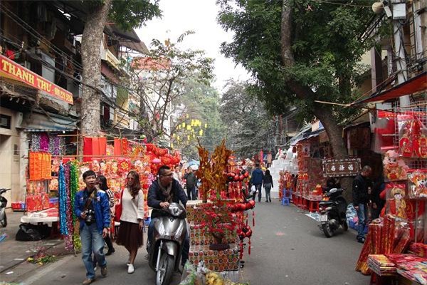 ha noi ngay 29 tet: noi tap nap ke den nguoi di, noi vang ve diu hiu den la thuong - 16
