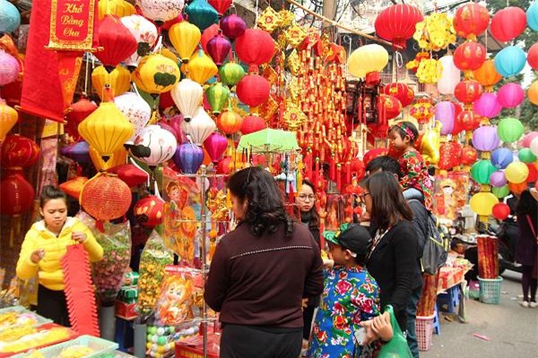 ha noi ngay 29 tet: noi tap nap ke den nguoi di, noi vang ve diu hiu den la thuong - 17