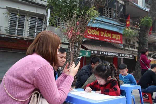 ha noi ngay 29 tet: noi tap nap ke den nguoi di, noi vang ve diu hiu den la thuong - 8