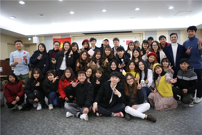 Từ khắp thế giới, du học sinh Việt đang đón Tết sớm tưng bừng - Ảnh 1.