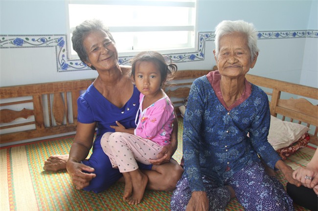 Không còn cảnh xin từng bữa cơm nuôi 4 người con tâm thần, người mẹ già 86 tuổi đã có một cuộc sống mới - Ảnh 3.