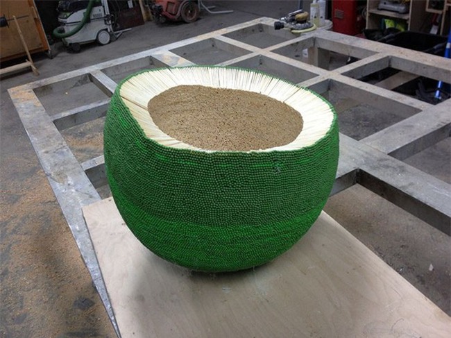 Redditor này dành cả thanh xuân để biến 42.000 que diêm thành quả cầu khổng lồ rồi đốt nó đi - Ảnh 10.