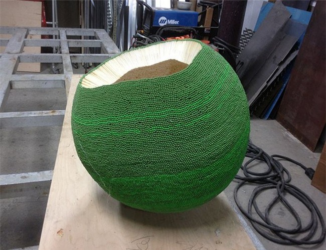 Redditor này dành cả thanh xuân để biến 42.000 que diêm thành quả cầu khổng lồ rồi đốt nó đi - Ảnh 11.