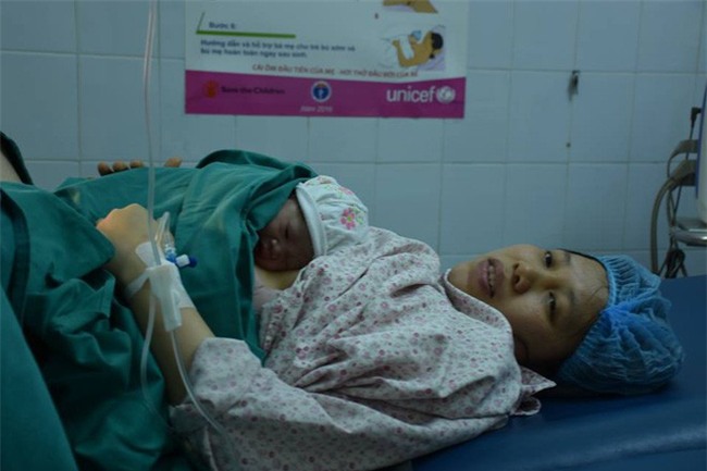 Tâm sự của những bác sĩ sản khoa túc trực bệnh viện đón các thiên thần vào dịp Tết