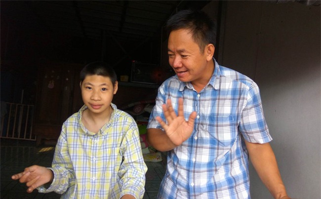 Người cha và 2 con bại não từng khiến dư luận giận mà thương tết này ra sao?