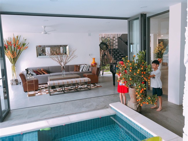 Cập nhật hot nhất vào ngày cuối cùng của năm Đinh Dậu: Không khí đón Tết cực sôi nổi của sao Việt! - Ảnh 1.