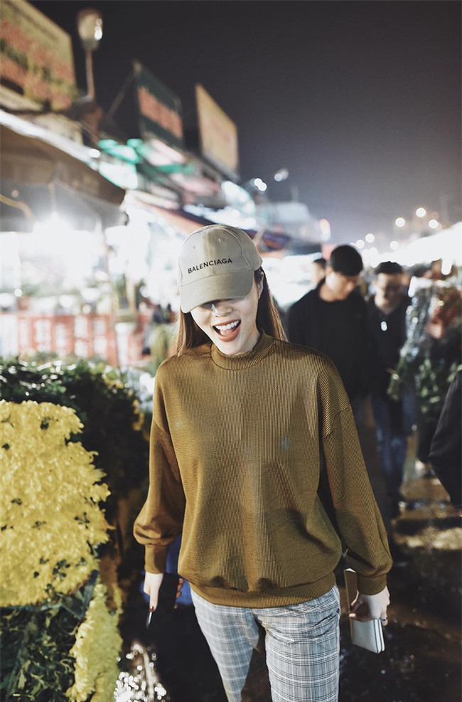 Cập nhật hot nhất vào ngày cuối cùng của năm Đinh Dậu: Không khí đón Tết cực sôi nổi của sao Việt! - Ảnh 3.