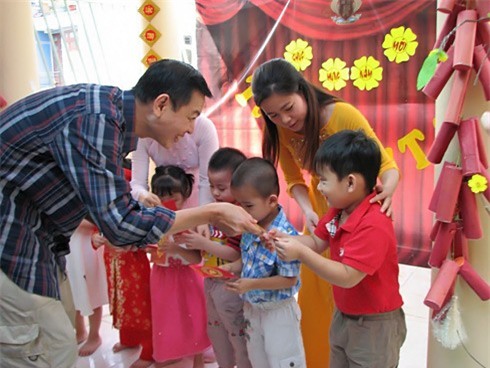 Lì xì ngày Tết và những câu chuyện khiến tất cả ngượng chín mặt đầu năm - Ảnh 2.