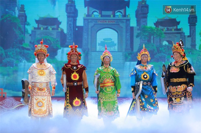 Táo Quân 2018: Bỏ màn báo cáo quen thuộc, các Táo duyên dáng châm biếm loạt vấn đề nổi cộm của xã hội năm qua - Ảnh 1.