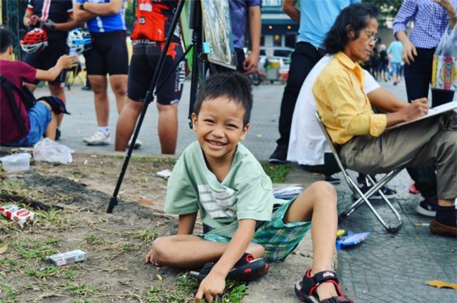 tet dac biet dau tien cua cau be xep dep tung "day song" mang xa hoi o sai gon - 5