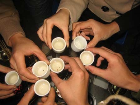 Tạm giữ đối tượng giết bạn nhậu trong tiệc tất niên vì cãi vã