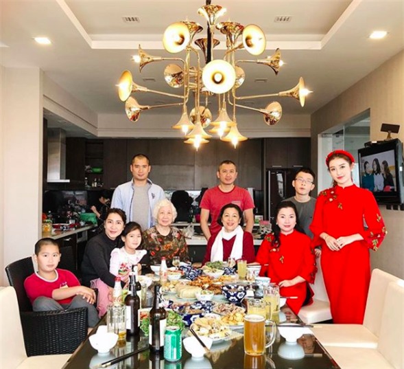 Sao Việt xúng xính váy áo đi chúc Tết, tụ tập vui chơi cùng họ hàng trong sáng mùng 1 - Ảnh 13.