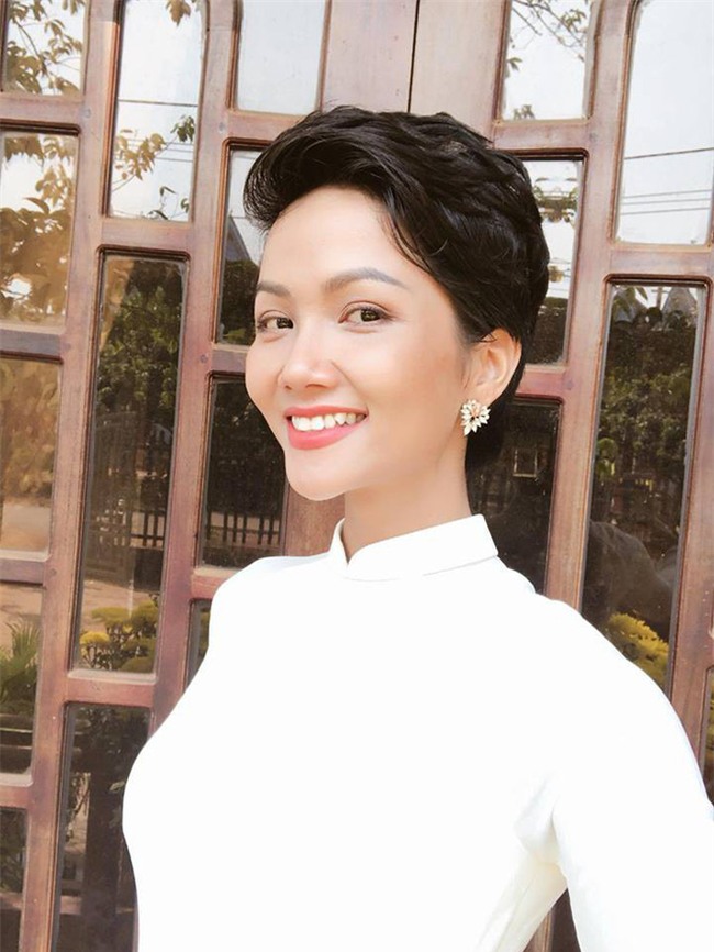 Sao Việt xúng xính váy áo đi chúc Tết, tụ tập vui chơi cùng họ hàng trong sáng mùng 1 - Ảnh 1.