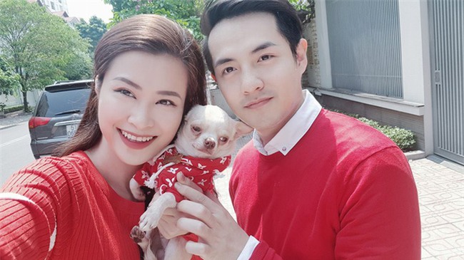 Mùng 1 đầu năm Mậu Tuất, sao Việt chọn đánh son màu gì khi đi chơi Tết - Ảnh 4.