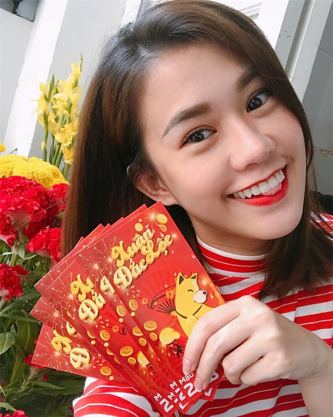 Mùng 1 đầu năm Mậu Tuất, sao Việt chọn đánh son màu gì khi đi chơi Tết - Ảnh 9.