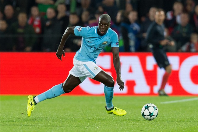 Doi hinh ngoi sao tuoi Tuat noi danh tai chau Au hinh anh 4