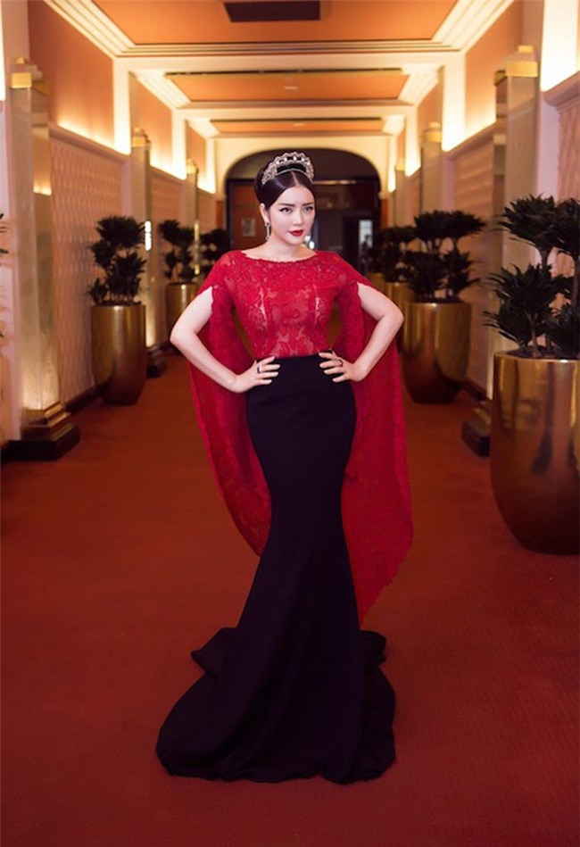 phong cach doi lap cua 2 my nhan tuoi tuat noi nhat vbiz - 1