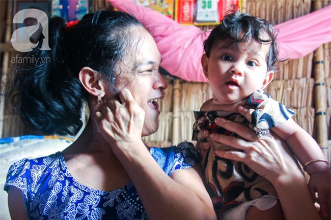 Tết mới của gia đình người mẹ điên ở Trà Vinh: Ấm áp và tràn ngập tiếng cười nhờ những tấm lòng - Ảnh 2.