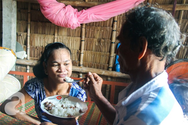 Tết mới của gia đình người mẹ điên ở Trà Vinh: Ấm áp và tràn ngập tiếng cười nhờ những tấm lòng - Ảnh 8.