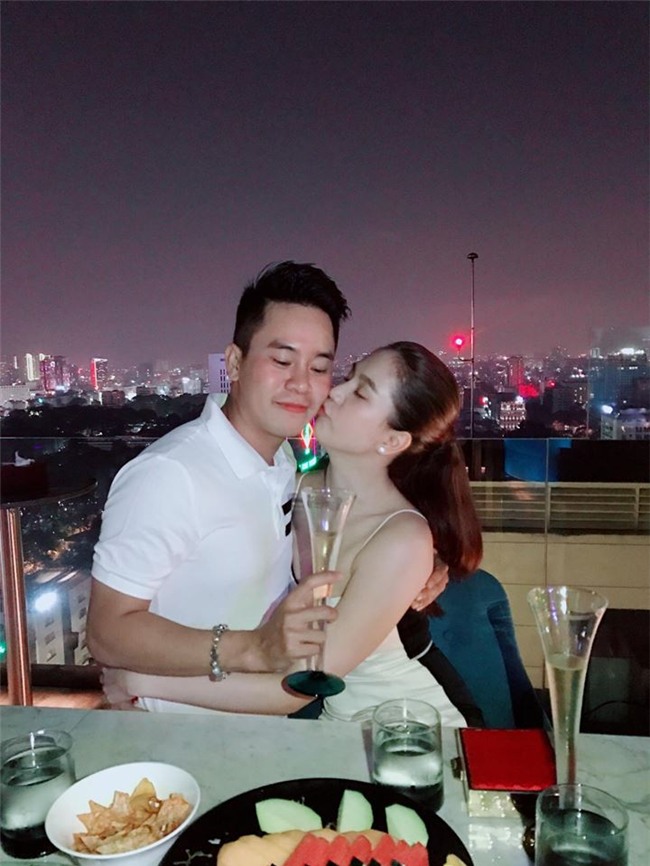 Hồ Ngọc Hà - Angela Phương Trinh dẫn đầu xu hướng nhung rực rỡ đón chào năm mới-7