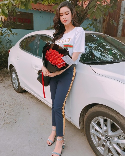 Hồ Ngọc Hà - Angela Phương Trinh dẫn đầu xu hướng nhung rực rỡ đón chào năm mới-9