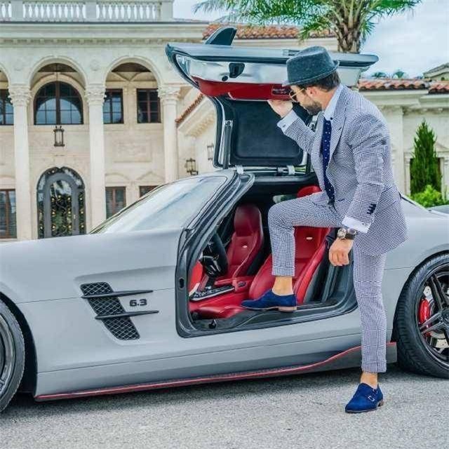 dubai: thùa tièn chi hon 200 ty mua 7 chiec xe khac nhau chi dẻ làm chuyẹn này hinh anh 3