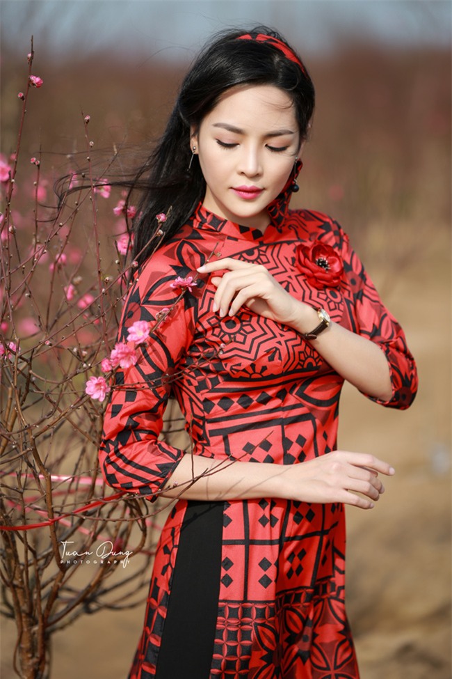 "hot girl dao keo" nam dinh dep lung lieng voi ao dai xuan hinh anh 1