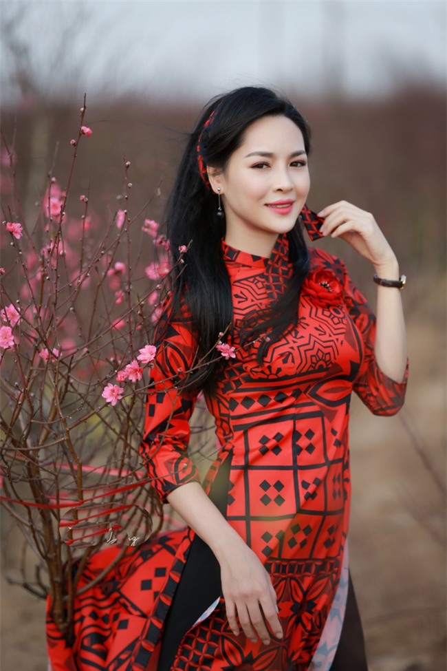 "hot girl dao keo" nam dinh dep lung lieng voi ao dai xuan hinh anh 5