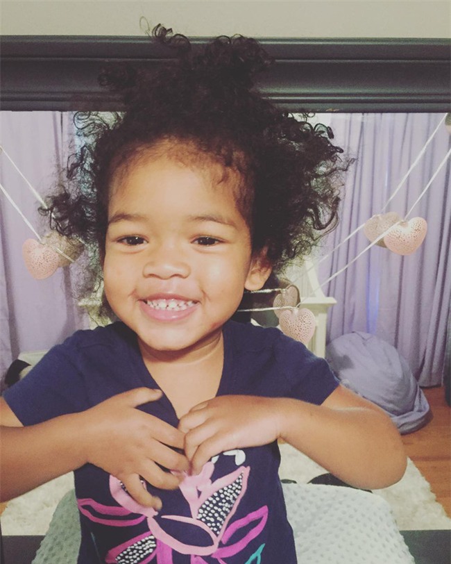 Nhận con gái nuôi được 2 tháng, người mẹ đau đớn khi nhìn thấy một tấm ảnh và bật khóc: Đó không phải con gái tôi - Ảnh 4.