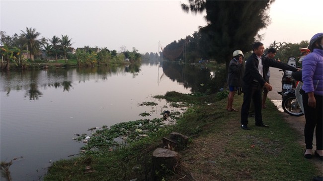 Ninh Bình: Đi chúc Tết, cả gia đình gặp tai nạn lao xuống sông - Ảnh 1.