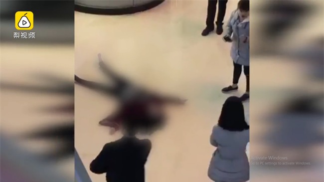 Phẫu thuật thẩm mỹ thất bại, cô gái trẻ quẫn trí nhảy lầu tự tử - Ảnh 1.