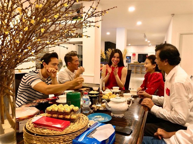 Đây là lần đầu tiên Kim Lý đón Tết cùng gia đình Hồ Ngọc Hà. - Tin sao Viet - Tin tuc sao Viet - Scandal sao Viet - Tin tuc cua Sao - Tin cua Sao