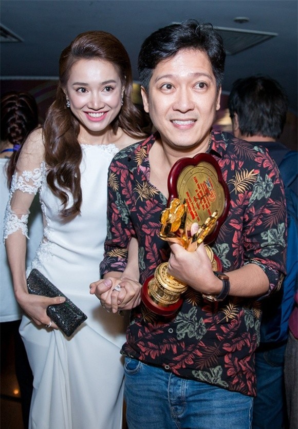 Trường Giang - Nhã Phương diện đồ đôi, tình tứ ở sân bay ngày đầu Xuân - Tin sao Viet - Tin tuc sao Viet - Scandal sao Viet - Tin tuc cua Sao - Tin cua Sao
