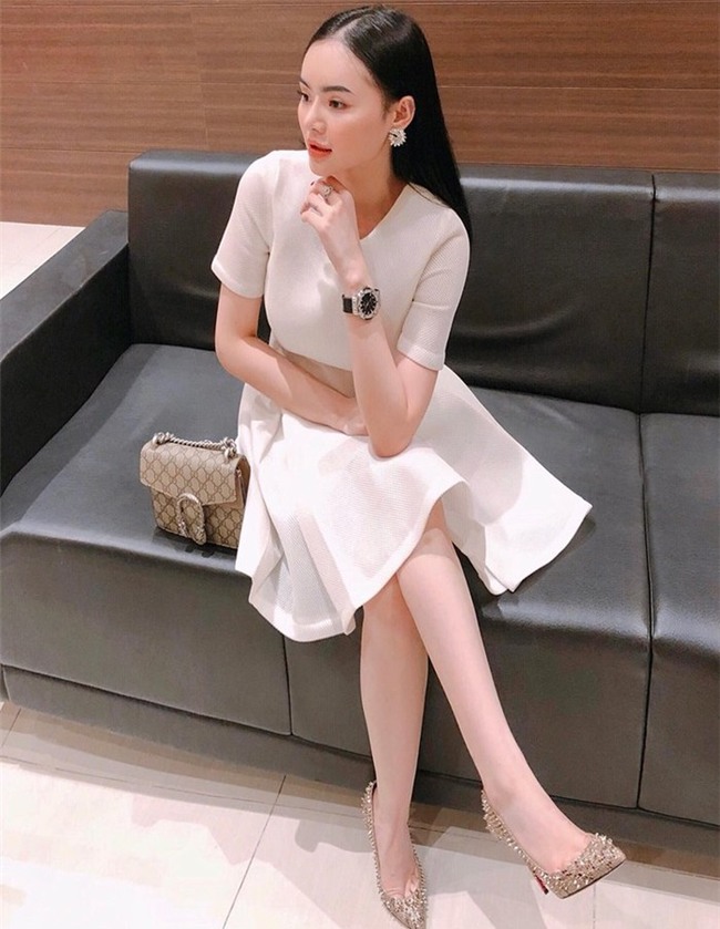 Có chị xinh đẹp, giỏi giang em gái Angela Phương Trinh ngày càng quyến rũ, người dát toàn đồ hiệu-9