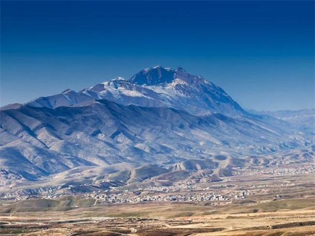 Thời tiết xấu cản trở công tác tìm kiếm máy bay Iran gặp nạn - Ảnh 1.