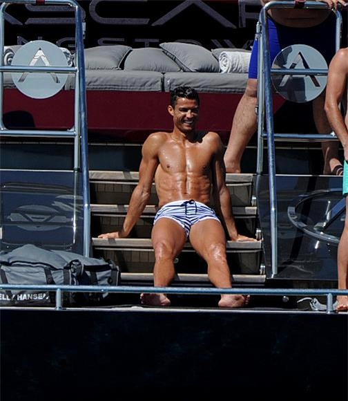 Messi,Ronaldo,Beckham,Sergio Ramos,Du thuyền