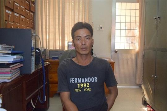 phat hien nhan tinh ngu tai nha vo, chong dung dao dam ca 2 thuong vong - 1